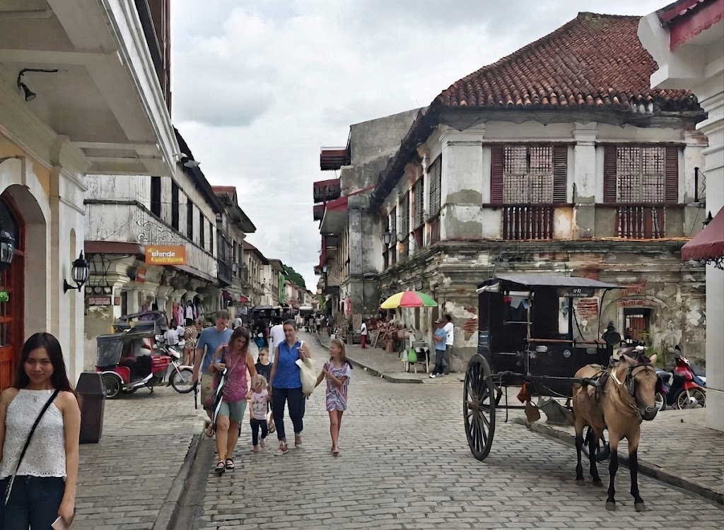 Calle Crisologo heritage street and horse-drawn carriage in Vigan