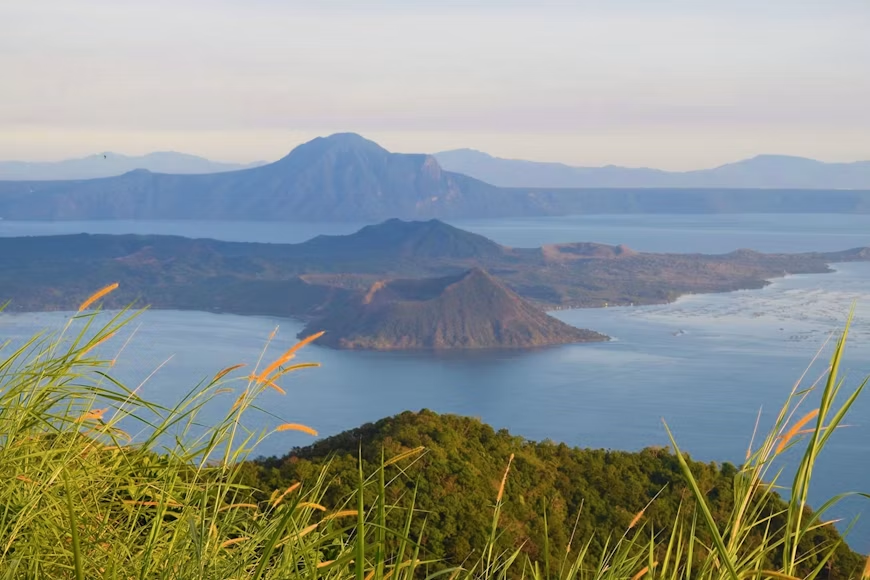 Tagaytay Ridge + Intramuros